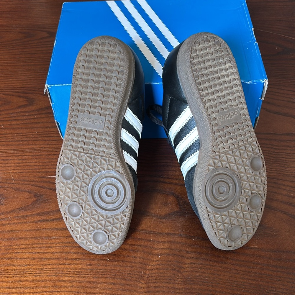 Adidas Women’s Sambas - Picture 3 of 7